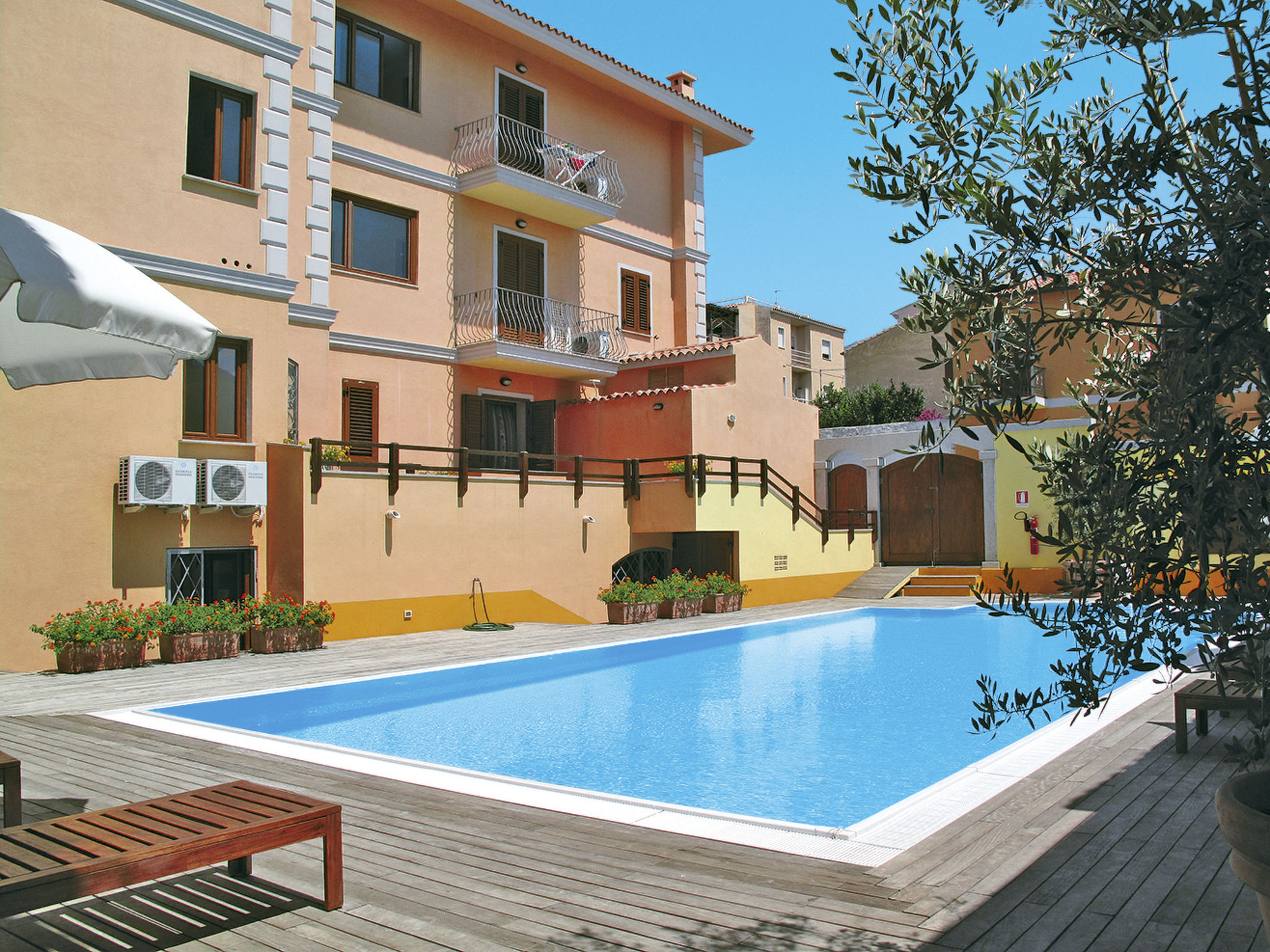 Foto 1 - Apartamento em Santa Teresa Gallura com piscina e vistas do mar