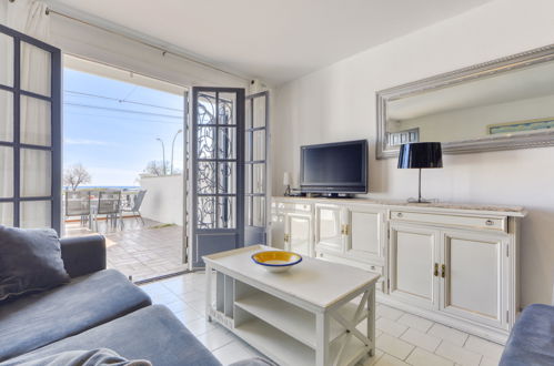 Foto 2 - Casa de 3 habitaciones en Castelló d'Empúries con terraza y vistas al mar