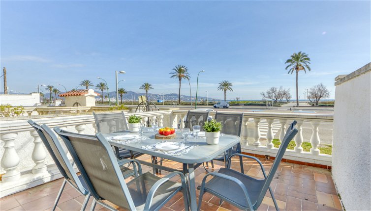 Foto 1 - Casa de 3 habitaciones en Castelló d'Empúries con terraza y vistas al mar