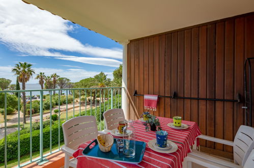 Photo 15 - 2 bedroom Apartment in Roquebrune-sur-Argens with swimming pool and sea view