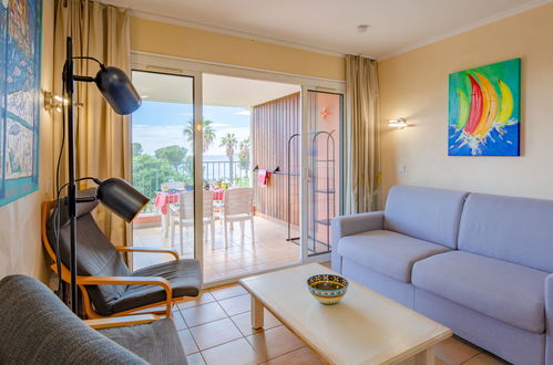 Foto 4 - Apartment mit 2 Schlafzimmern in Roquebrune-sur-Argens mit schwimmbad und blick aufs meer