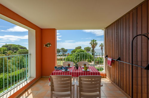 Foto 16 - Apartment mit 2 Schlafzimmern in Roquebrune-sur-Argens mit schwimmbad und blick aufs meer