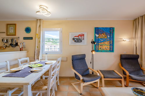 Foto 7 - Apartment mit 2 Schlafzimmern in Roquebrune-sur-Argens mit schwimmbad und blick aufs meer