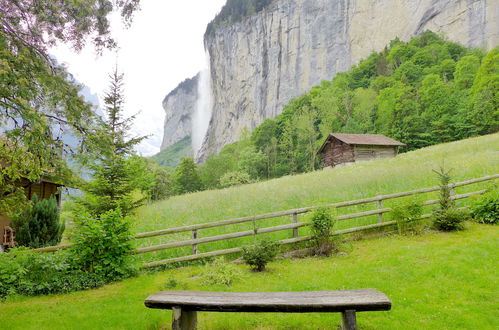 Foto 33 - Casa con 6 camere da letto a Lauterbrunnen con giardino e vista sulle montagne