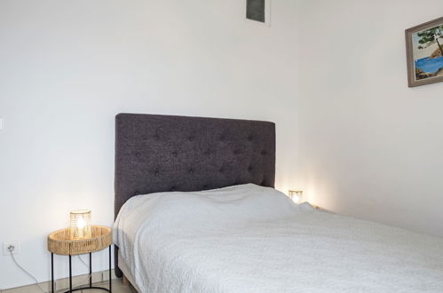 Foto 13 - Appartamento con 2 camere da letto a Sant'Antonino con terrazza e vista mare