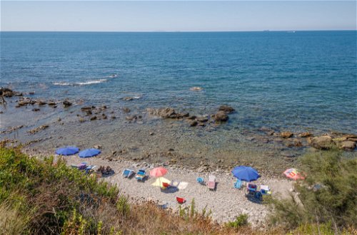 Photo 15 - 2 bedroom House in Livorno with swimming pool and sea view