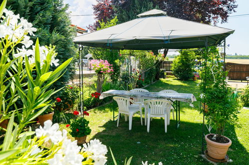 Photo 13 - Maison de 2 chambres à Balatonőszöd avec jardin et terrasse