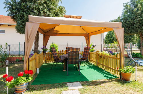 Foto 2 - Casa con 3 camere da letto a Balatonőszöd con giardino e terrazza