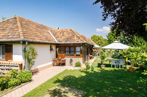 Photo 16 - Maison de 2 chambres à Balatonőszöd avec jardin et vues sur la montagne