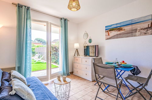 Photo 2 - 1 bedroom Apartment in Sainte-Maxime with garden and terrace