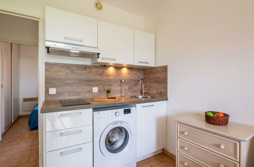Photo 11 - 1 bedroom Apartment in Sainte-Maxime with garden and terrace