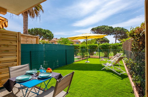 Photo 15 - 1 bedroom Apartment in Sainte-Maxime with garden and terrace