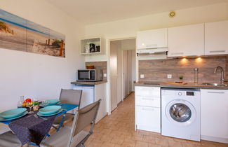 Photo 3 - 1 bedroom Apartment in Sainte-Maxime with garden and terrace