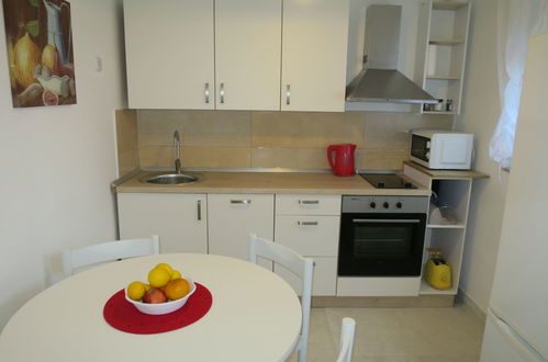 Foto 8 - Apartamento de 1 quarto em Zadar com jardim