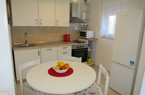 Foto 2 - Apartamento de 1 quarto em Zadar com jardim