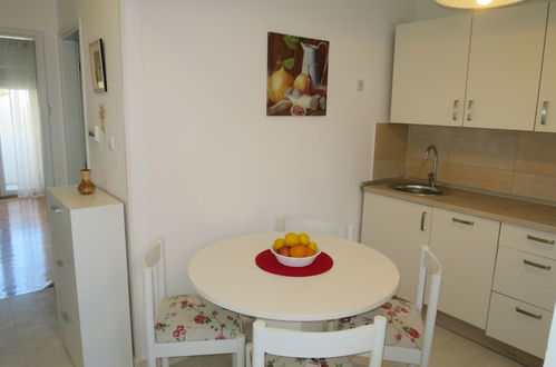 Foto 7 - Apartamento de 1 quarto em Zadar com jardim