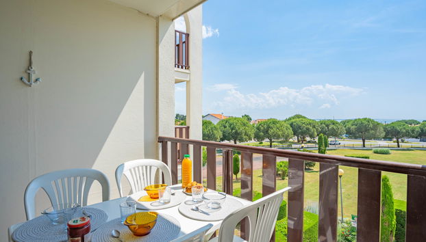 2 bedroom Apartment in Vaux-sur-Mer with garden - Photo 2