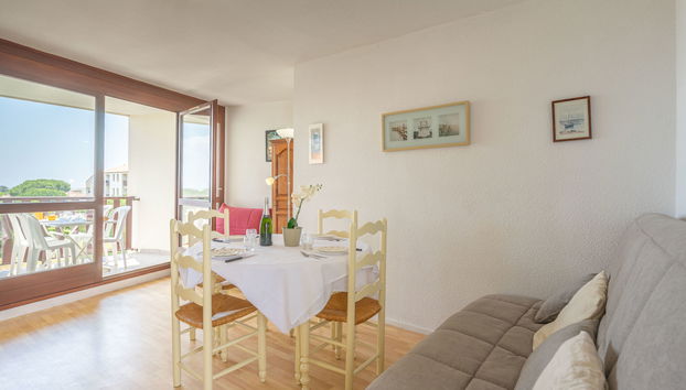 2 bedroom Apartment in Vaux-sur-Mer with garden - Photo 3