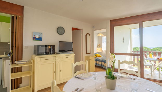 2 bedroom Apartment in Vaux-sur-Mer with garden - Photo 4