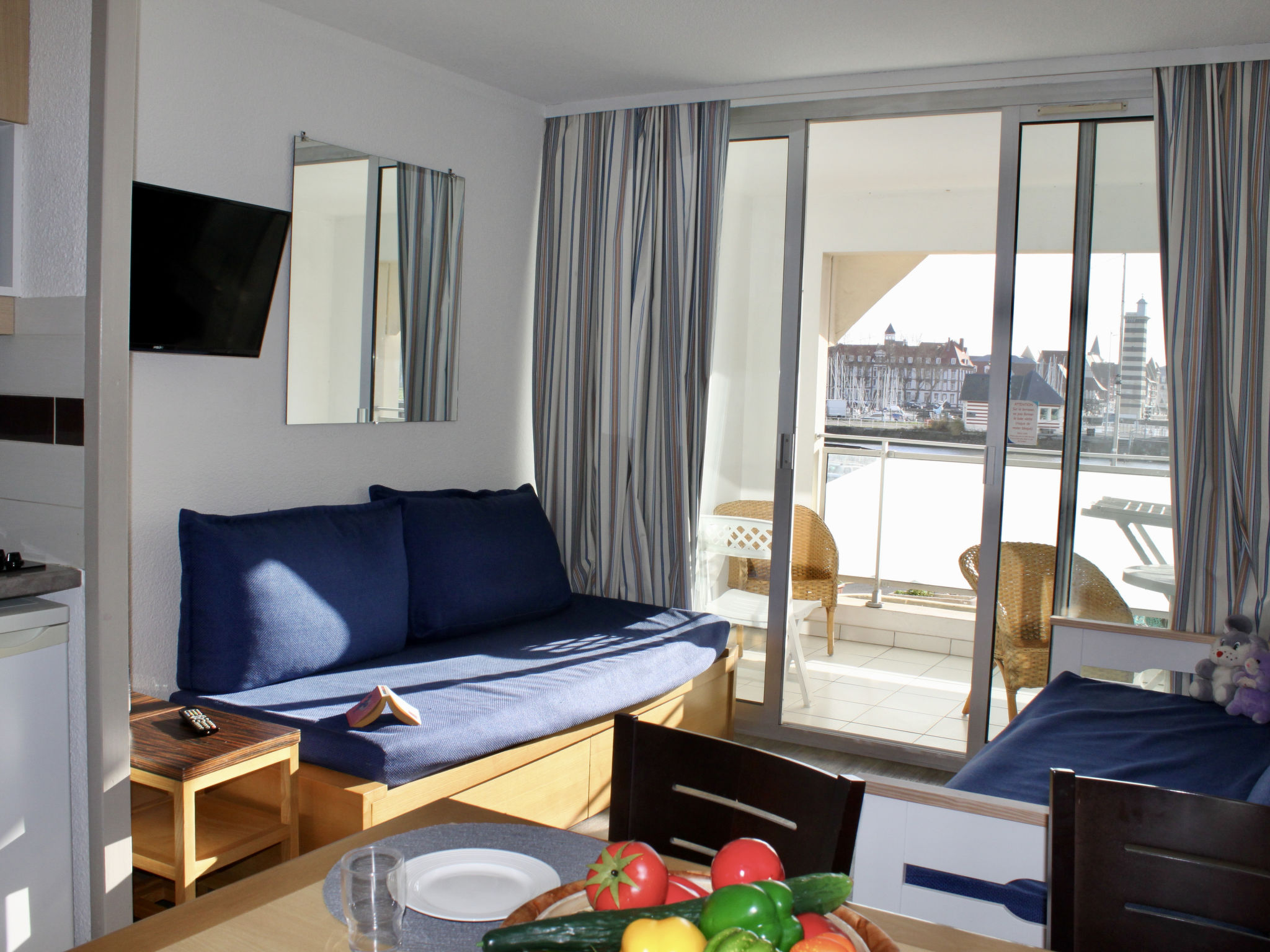 Foto 2 - Appartamento con 1 camera da letto a Trouville-sur-Mer con terrazza e vista mare