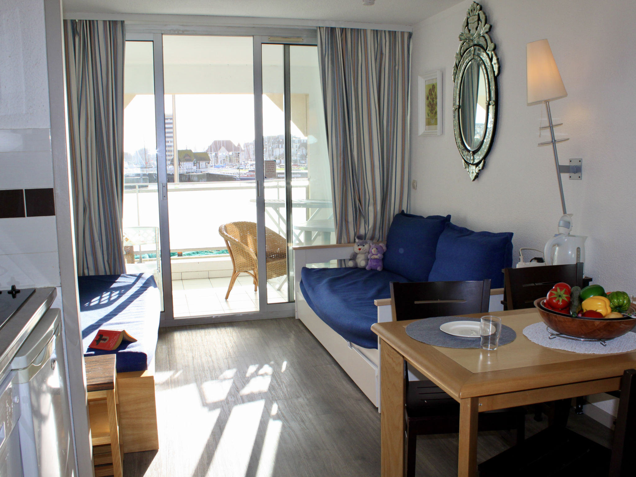 Foto 3 - Apartamento de 1 quarto em Trouville-sur-Mer com terraço e vistas do mar