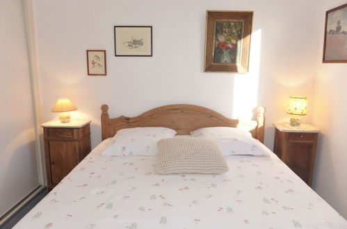 Photo 11 - 3 bedroom House in Roquebrune-sur-Argens with swimming pool and garden