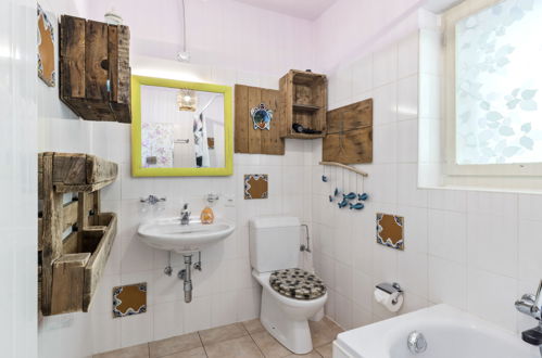 Foto 25 - Apartment mit 4 Schlafzimmern in Cugnasco-Gerra mit garten