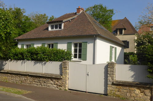 Foto 12 - Casa con 3 camere da letto a Cabourg con giardino e vista mare