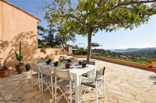 Photo 10 - 4 bedroom House in Cavalaire-sur-Mer with private pool and sea view