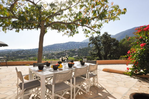 Foto 15 - Casa con 4 camere da letto a Cavalaire-sur-Mer con piscina privata e giardino