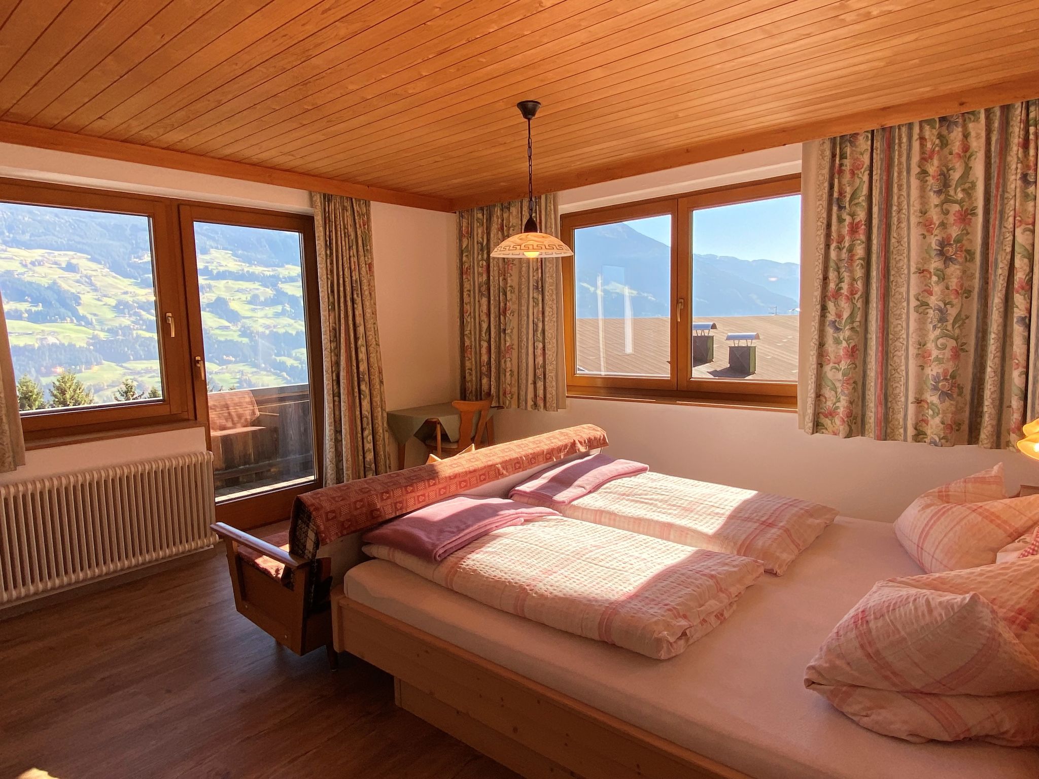 Foto 12 - Appartamento con 6 camere da letto a Schlitters con vista sulle montagne