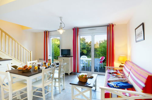 Photo 3 - 2 bedroom House in Saint-Pol-de-Léon with swimming pool and sea view