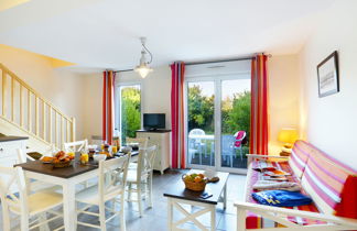 Photo 2 - 1 bedroom Apartment in Saint-Pol-de-Léon with swimming pool and sea view