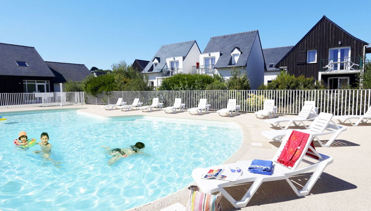 Foto 1 - Casa con 2 camere da letto a Saint-Pol-de-Léon con piscina e vista mare