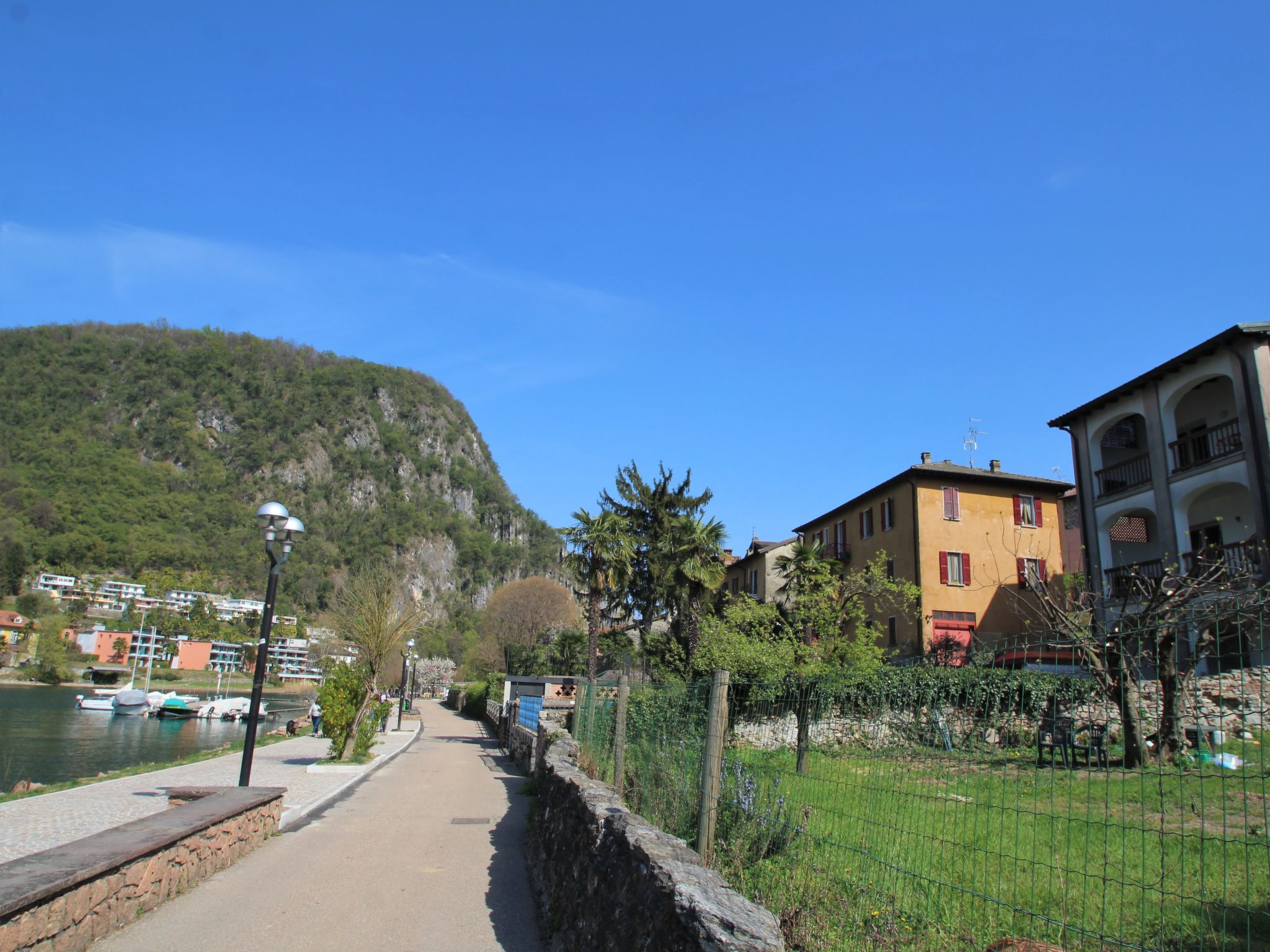 Foto 2 - Appartamento con 2 camere da letto a Lavena Ponte Tresa con giardino e vista sulle montagne