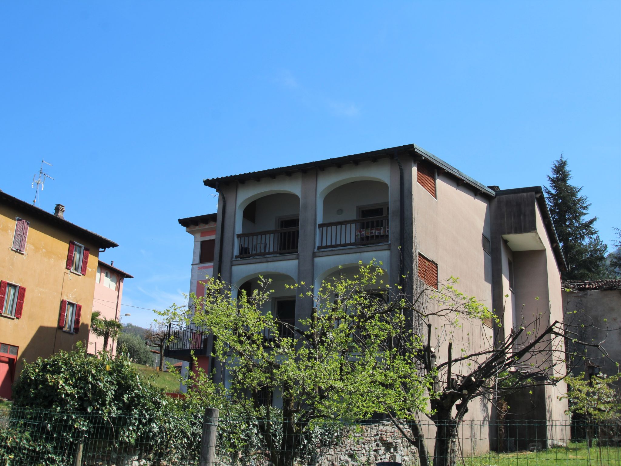 Foto 4 - Apartment mit 2 Schlafzimmern in Lavena Ponte Tresa mit garten und blick auf die berge