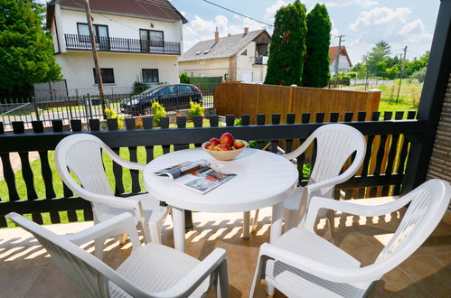 Foto 14 - Casa de 2 habitaciones en Balatonkeresztúr con jardín y terraza