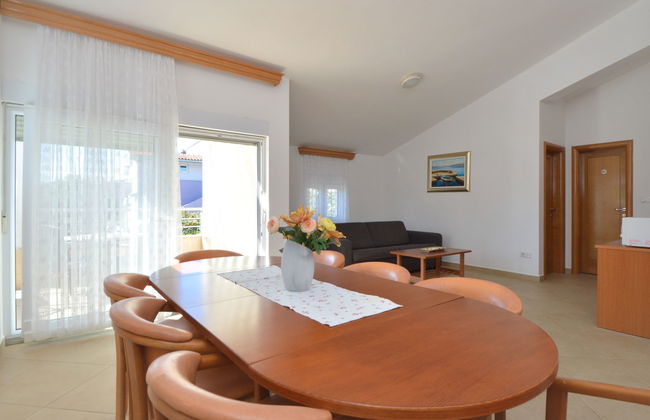 Apartamento de 3 quartos em Pirovac com jardim e terraço - Foto 8