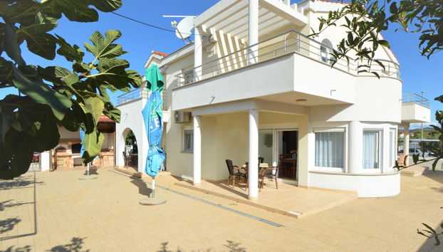 Apartamento de 3 quartos em Pirovac com jardim e terraço - Foto 2