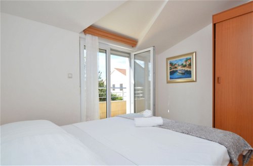 Foto 16 - Appartamento con 2 camere da letto a Pirovac con terrazza e vista mare