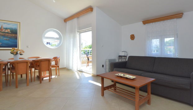 Apartamento de 3 quartos em Pirovac com jardim e terraço - Foto 3