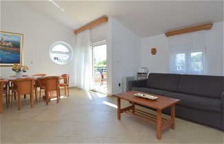 Foto 3 - Appartamento con 2 camere da letto a Pirovac con terrazza e vista mare