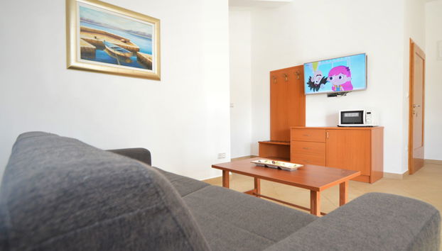 Apartamento de 3 quartos em Pirovac com jardim e terraço - Foto 4