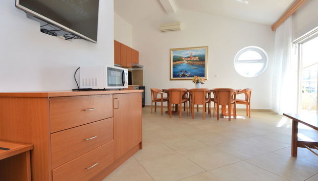 Apartamento de 3 quartos em Pirovac com jardim e terraço - Foto 5