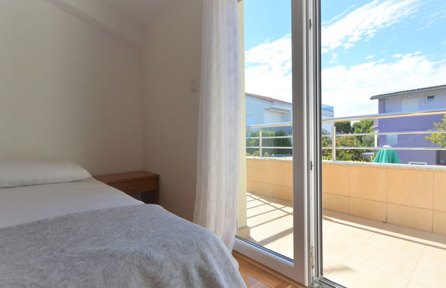 Apartamento de 3 quartos em Pirovac com jardim e terraço - Foto 14