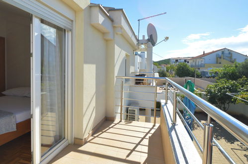 Foto 15 - Appartamento con 2 camere da letto a Pirovac con terrazza e vista mare