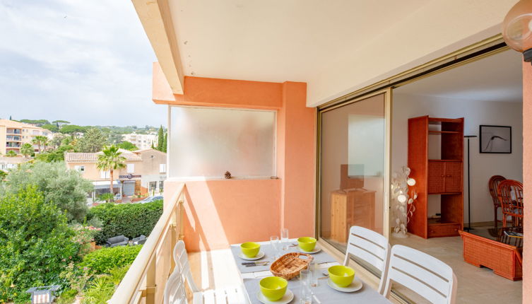 Foto 1 - Appartamento con 2 camere da letto a Sainte-Maxime con vista mare