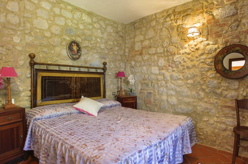 Photo 7 - 1 bedroom Apartment in Monteriggioni with swimming pool and garden