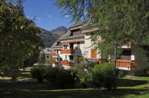 Photo 26 - 4 bedroom Apartment in Silvaplana with garden