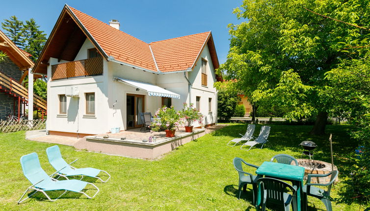 Photo 1 - Maison de 3 chambres à Balatonakali avec jardin et terrasse